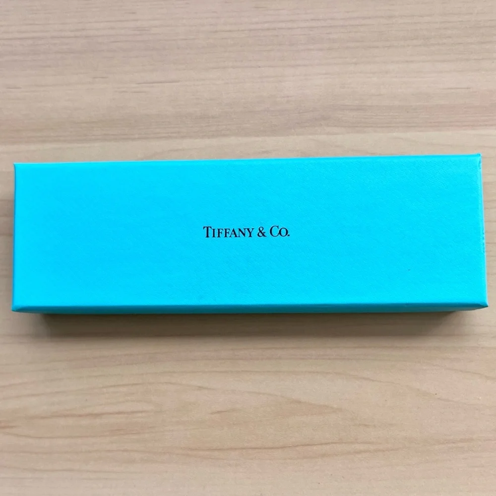 Tiffany & Co Baby Silver Spoon with Apple shape handle in original box and pouch - Picture 2 of 15